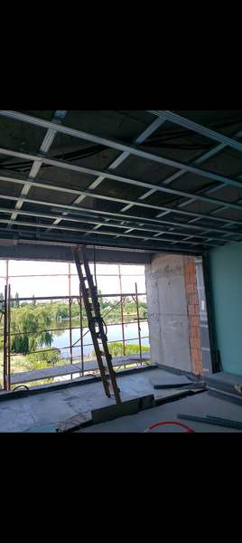 Firma constructii amenajari interioare exterioare case la rosu si la chie