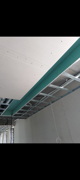 Firma constructii amenajari interioare exterioare case la rosu si la chie