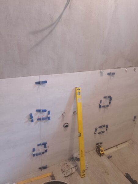 Firma constructii amenajari interioare exterioare case la rosu si la chie